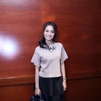Saat syukuran proses syuting film Kartini di Jakarta Teater, Kawasan Sarinah, Thamrin, Jakarta Pusat, Kamis (14/7//2016)  ia mengaku deg-degan bermain bareng idolanya, Dian Sastrowardoyo. (Nurwahyunan/Bintang.com)