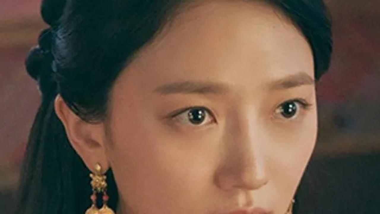 Dibintangi oleh aktor populer Korea Selatan, Kim Young Dae, dan aktris berbakat Pyo Ye Jin, drama ini membawa nuansa romantis yang dipadukan dengan elemen thriller yang menarik, seperti dikutip dari Liputan6.com.