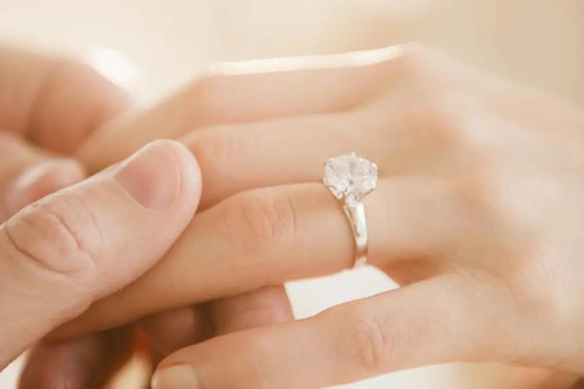 Pertanyaan Banyak Orang, Kenapa Cincin Kawin Ada di Jari Manis?