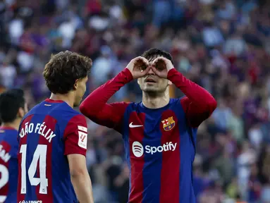 Gelandang Barcelona Pedri merayakan gol kedua timnya yang dicetak ke gawang Rayo Vallecano pada pertandingan pekan ke-37 La Liga 2023/2024 di Estadi Olimpic Lluis Companys, Senin (20/05/2024) dini hari WIB. (AP Photo/Joan Monfort)