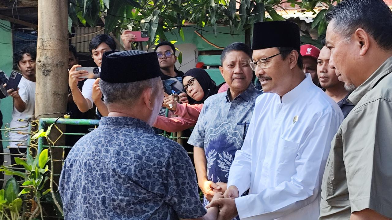 Datangi Rumah Korban Kerusuhan, Mensos Akan Beri Rehabilitasi Sosial untuk Keluarga Ojol