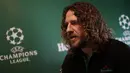 Legenda Barcelona, Carles Puyol, saat interview eksklusif dengan Bola.net di Jakarta, Senin (11/3). Pesepak bola dengan posisi bek itu datang ke Indonesia untuk UEFA Champions League Trophy Tour. (Bola.com/Vitalis Yogi Trisna)