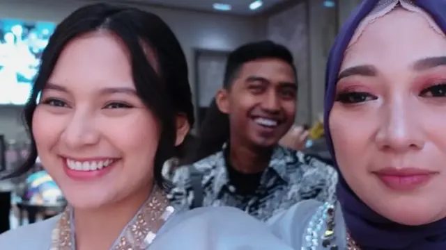 Potret Indah Permatasari di Pernikahan Adik, Tanpa Ditemani Arie Kriting