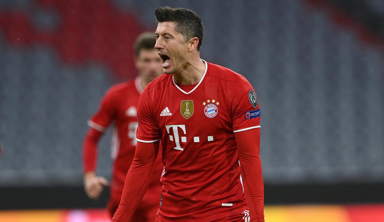 Robert Lewandowski. Striker Timnas Polandia ini telah mencetak 24 hattrick dengan rincian: 14 untuk Bayern Munich, 4 untuk Borussia Dortmund dan 6 untuk Timnas Polandia. (AFP/Christof Stache)