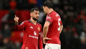 Lisandro Martinez Bikin Geger, Roy Keane Tuding Bruno Fernandes dan Maguire Gagal Disiplinkan Ruang Ganti MU