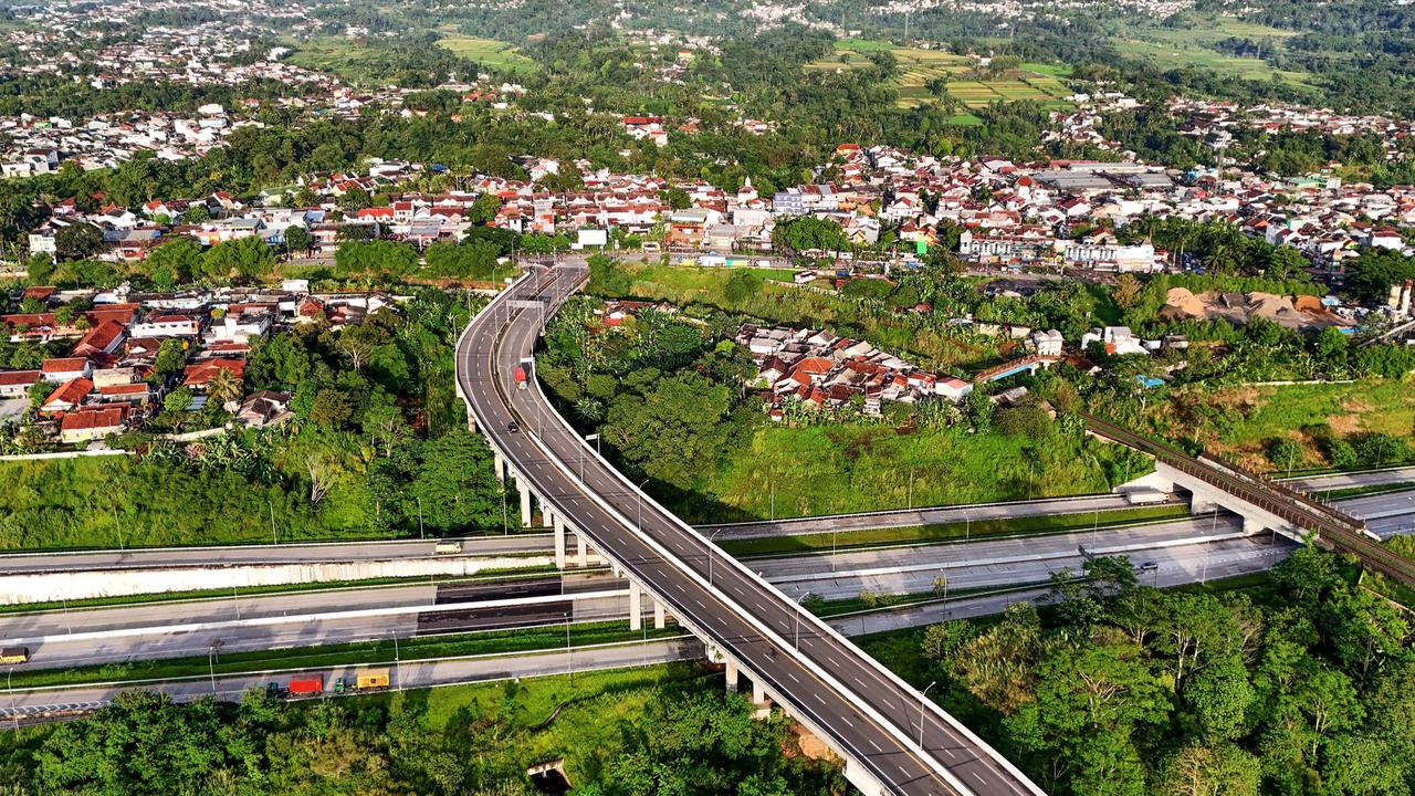 FOTO: Panorama Mempesona Tol Bocimi, Urat Nadi Baru Penghubung Jawa Barat Selatan
