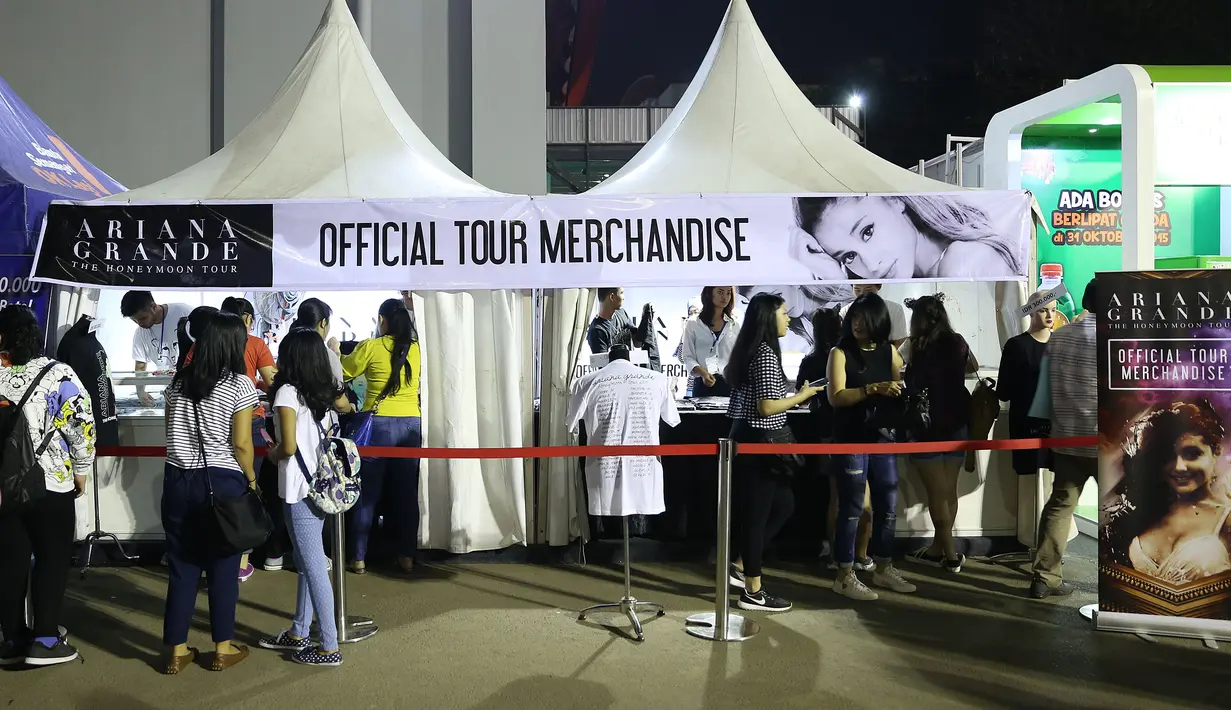 Ariana Grande menggelar konsernya di Indonesia untuk pertama kali, hingga penggemar tidak akan menyia-nyiakan kesempatan melihat secara langsung idolanya tersebut. (Galih W.Satria/Bintang.com)