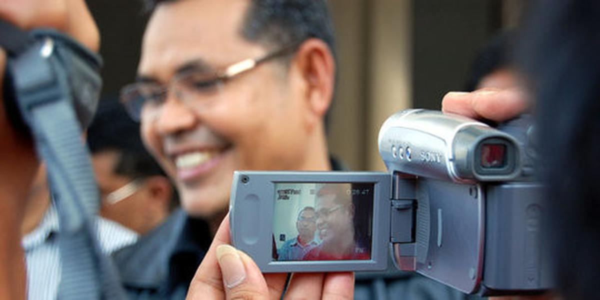 Meringankan beban pemerintah daerah
