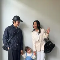 Intip gaya Shenina Cinnamon momong keponakan dengan gaya formal ala ibu bekerja (@sheninacinnamon)