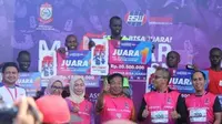 Pelari Kenya menyapu bersih peringkat tiga teratas kelompok putra-putri nomor 21K Makassar Half Marathon (MHM) 2016, di Makassar.