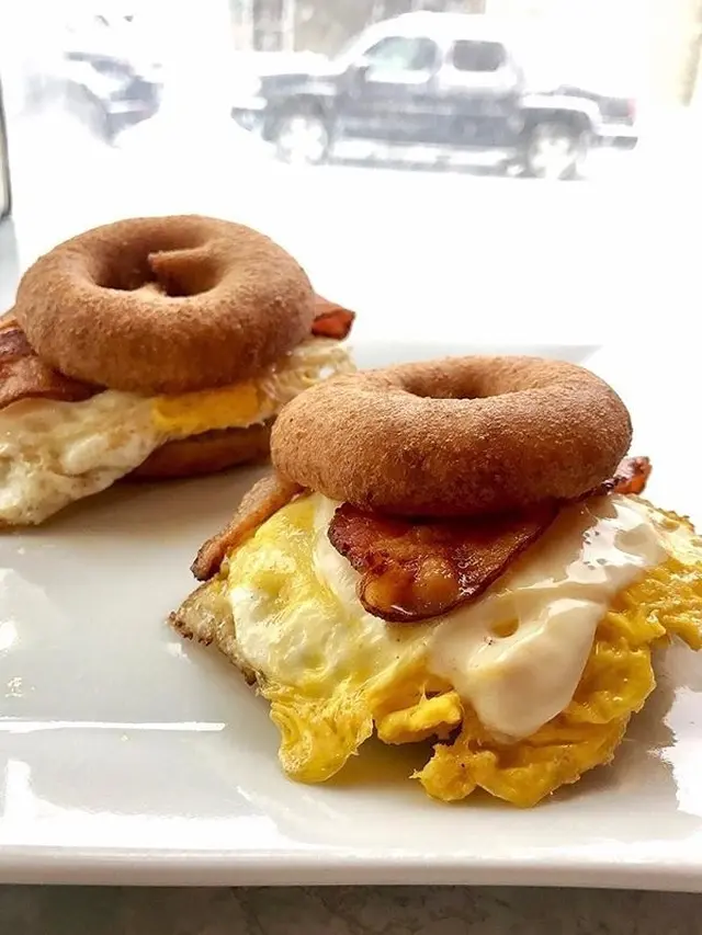 7 Potret Donat dengan Topping Nyeleneh Ini Anti-mainstream