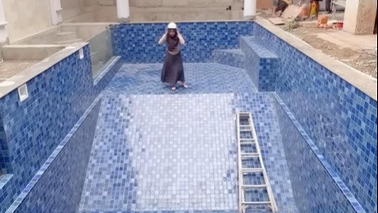 Kolamnya Sedalam Samudra, Ini 8 Potret Rumah Moana Putri Ria Ricis yang Hampir Jadi - Ada Spot Khusus Nonton 'Mermaid'