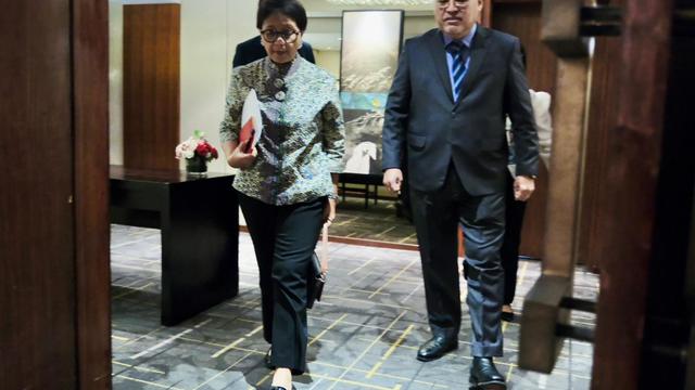 Menteri Luar Negeri RI Retno Marsudi dan Menteri Luar Negeri Filipina Enrique Manalo dalam pertemuan bilateral di Manila, Filipina, Selasa (9/1/2024). (Dok: X/@Menlu_RI)