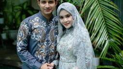 Pada Desember 2024 Dea Sahirah gelar acara tasyakuran empat bulanan. Dengan mengenakan dress kebaya warna biru, baby bump keponakan Inneke Koesherawati terlihat jelas. Sembari memegang perutnya yang semakin buncit, wajah Dea Sahirah tampak berseri. Empat bulan berlalu sejak tasyakuran empat bulanan digelar, kini usia kandungan Dea Sahirah memasuki delapan bulan. (Liputan6.com/IG/@deasahirah)