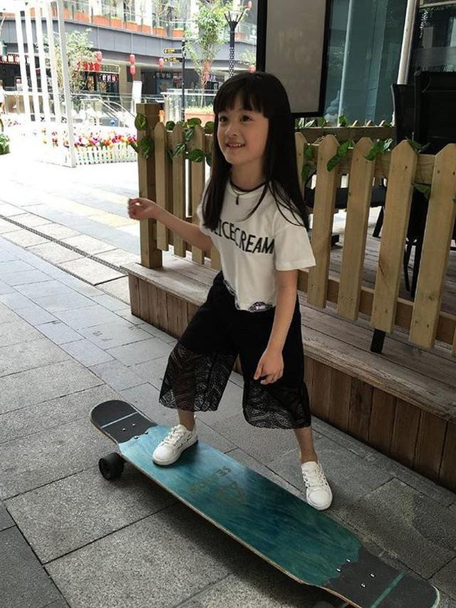 6 Potret Xie Shu Yu, Model Cilik Asal China yang Disebut Mirip Mark NCT