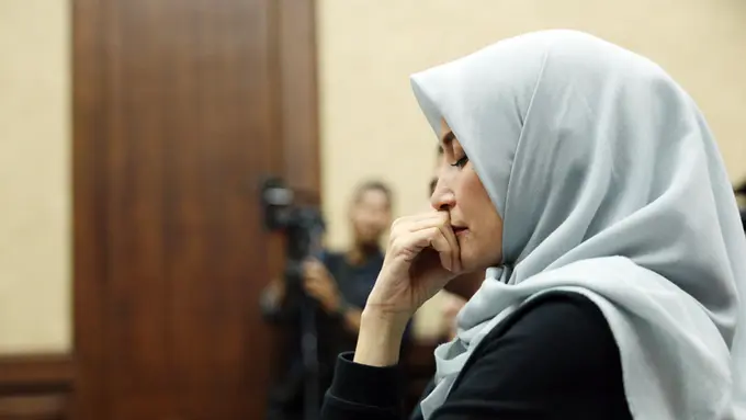 [Bintang] Inneke Koesherawati sidang suami