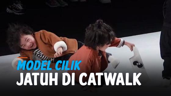 VIDEO: Menggemaskan, Model Cilik Jatuh di Catwalk Diakhiri Senyuman