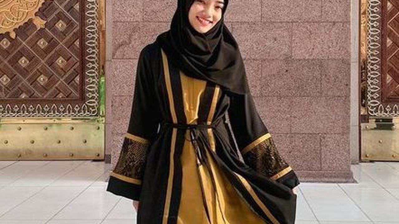 Fokus Jalani Ibadah Umrah, 8 Foto Fuji Saat Berhijab di Tanah Suci, Bikin Netizen Pangling!