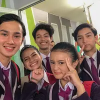 Potret Liya Cewek Viral Foto KTP Cantik Bareng Pemain. (Sumber: Instagram.com/claygribble)