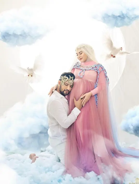 Di pemotretan sebelumnya, mereka juga sempat bikin netizen baper dengan kemesraan mereka dengan tema kayangan. (Instagram/fdphotography90).