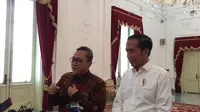 Presiden Joko Widodo atau Jokowi bertemu empat mata dengan Ketua Umum PAN Zulkifli Hasan di Istana Merdeka. (Liputan6/Lizsa Egeham)