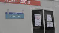 Penampakan ticket booth final sepak bola SEA Games 2019 di Stadion Rizal Memorial, Manila, Senin (9/12/2019). Dalam ticket booth tersebut dijelaskan bahwa tiket pertandingan final sepak bola SEA Games 2019 antara Timnas Indonesia U-22 dan Vietnam sudah habis terjual. (Bola.com/Zulfirdaus Harahap)