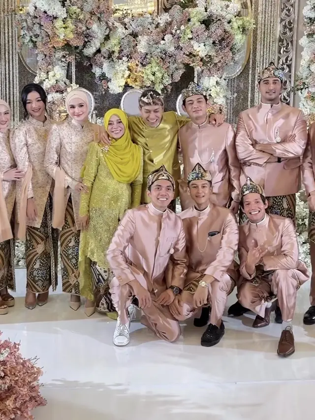 Lesti Kejora saat Tujuh Bulanan Sekaligus Gender Reveal pakai kebaya hijau. [@ayungberinda]