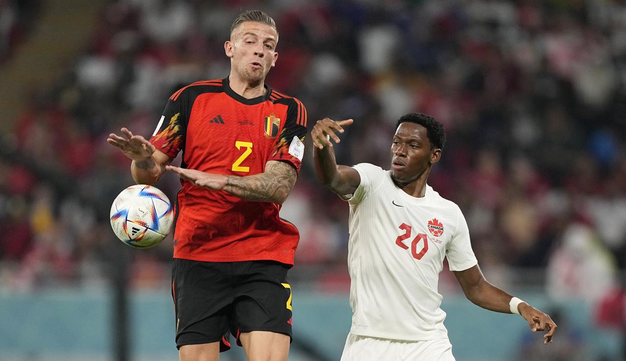 Timnas Kanada juga memiliki satu peluang emas untuk menyamakan skor pada menit ke-80. Namun sundulan striker Jonathan David masih belum mampu menembus gawang Thibaut Courtois. (AP/Martin Meissner)