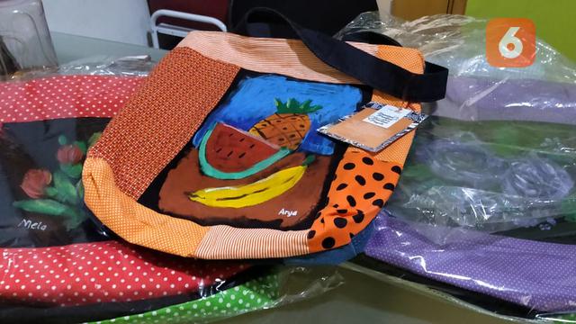 Tas hasil kolaborasi I'M STAR dan Precious One