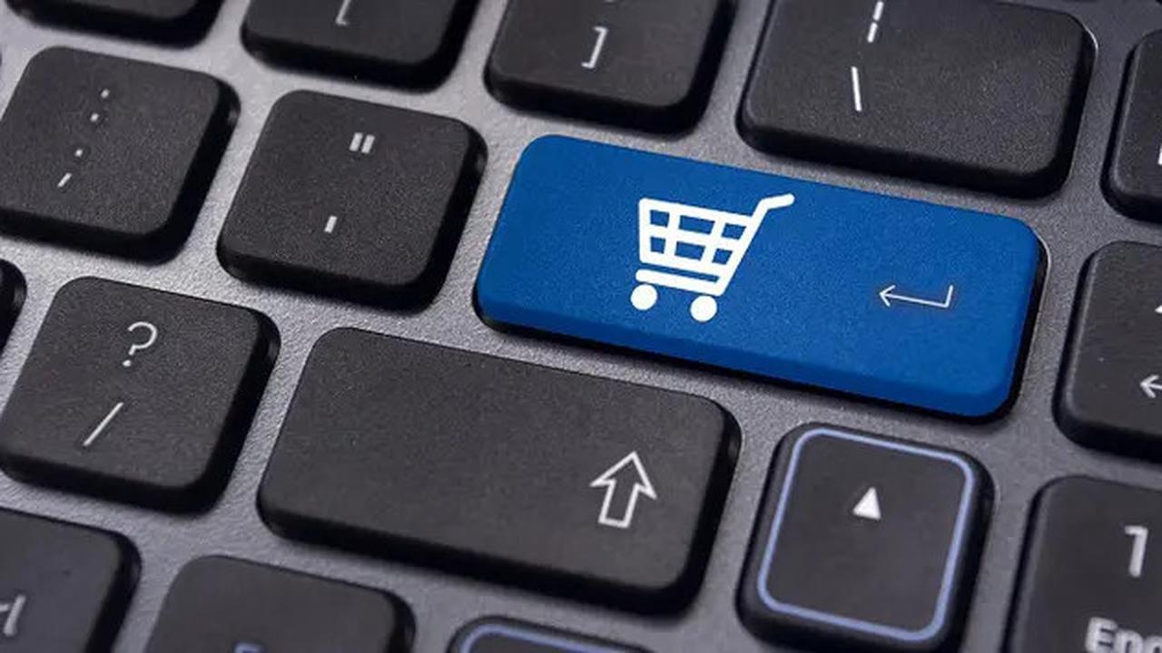 Menkeu Purbaya Tunda Penerapan Pajak E-Commerce, Ini Alasannya
