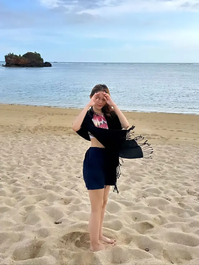 9 Potret Member JKT48 Liburan Sekaligus Syuting MV di Lombok
