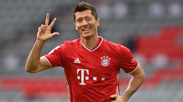 Robert Lewandowski Hattrick, Bayern Munchen Bungkam Eintracht Frankfurt 5-0