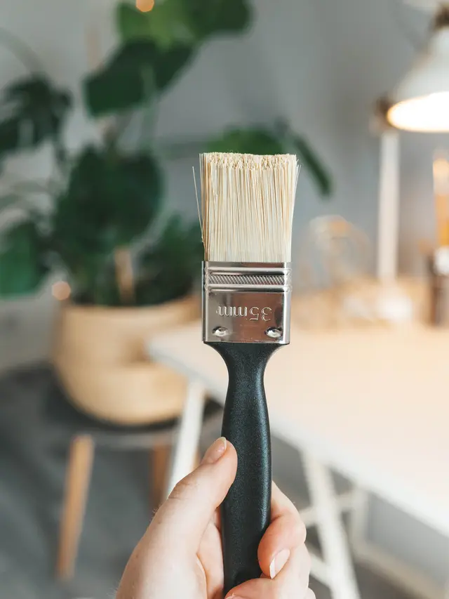 Mengecat Dinding Rumah