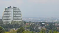 Wajah Kota Bandung terlihat dari wilayah perbukitan Bandung Utara, 2022. (Dikdik Ripaldi/Liputan6.com)