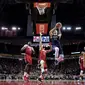 Guard Dallas Mavericks Luka Doncic (77) melakukan lay-up pada laga NBA melawan Houston Rockets di Toyota Center, Minggu (24/11/2019) atau Senin pagi WIB. (AP Photo/David J. Phillip)