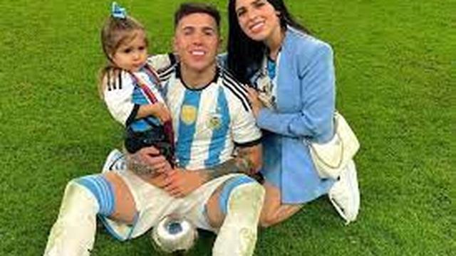 Potret Enzo Fernandez bersama istri dan anaknya (Sumber: Mengerti.id)