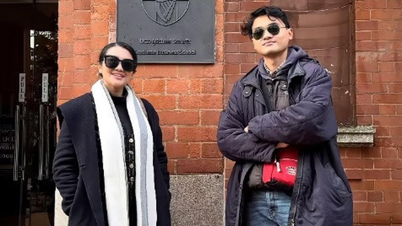 Nini Carlina Tak Bisa Hadir ke Wisuda