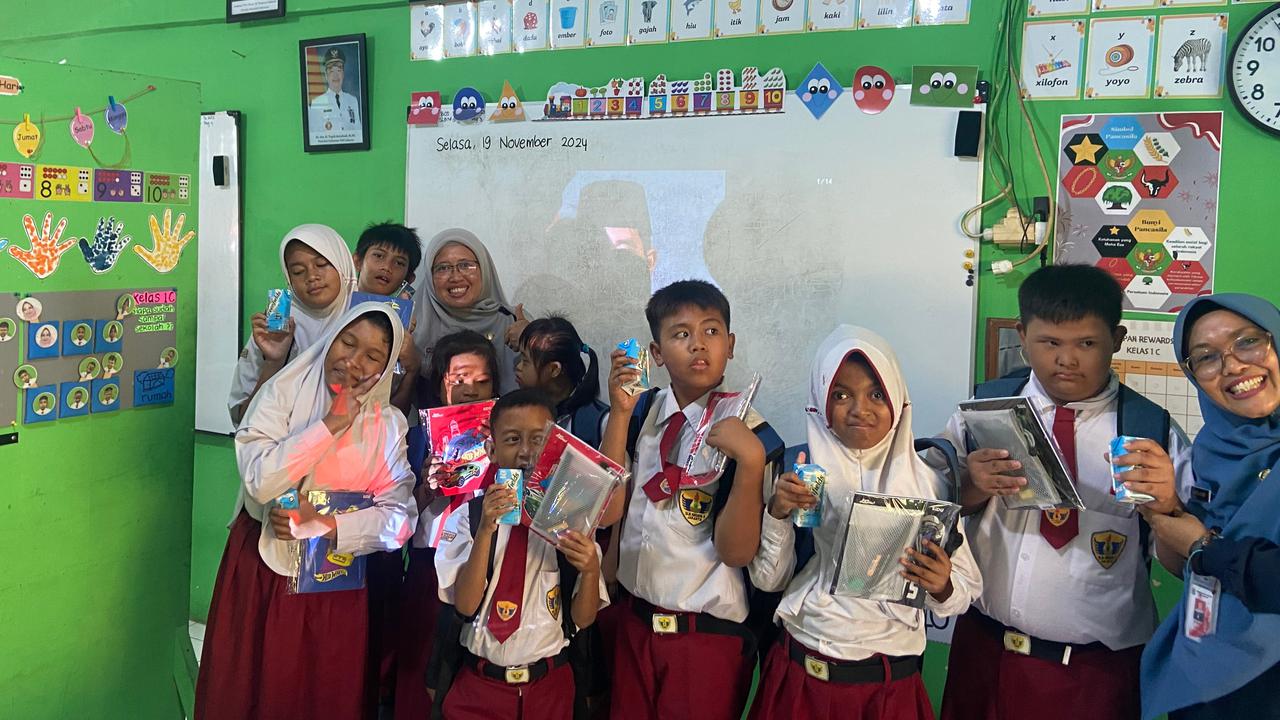 Momen Gibran Bertemu Siswa Bernama Raka saat Tinjau Makan Bergizi Gratis di SDN Slipi Jakbar
