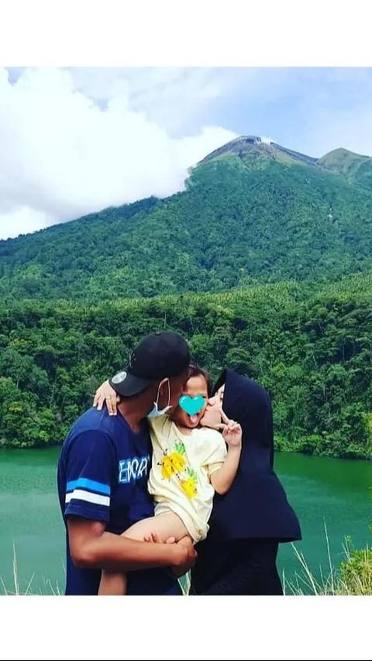 Azhiera turut menetap di Malang saat Kurnia Meiga bermain untuk Arema.