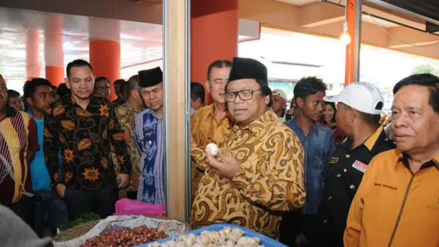 Di Kota Padang, Wakil Ketua MPR Belanja di Pasar Tradisional