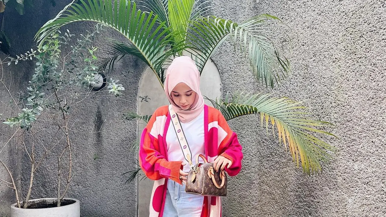 6 Ide OOTD Hijab Stylish untuk Remaja dari Putri Delina hingga Cut Syifa