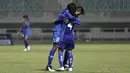 Bek Persib Bandung Putri, Vivi Oktavia, merayakan gol yang dicetaknya ke gawang Tira Persikabo pada laga Liga 1 Putri 2019 di Stadion Pakansari, Bogor, Kamis (31/10). Persikabo Putri bermain imbang 1-1 atas Persib Putri. (Bola.com/Yoppy Renato)