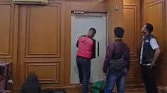Cerita di Balik Penggeledahan: Brankas, Emas dan Koper Berisi Uang