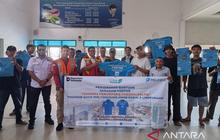 Pelindo Pangkalbalam Serahkan Ratusan Seragam Baru untuk Porter, Tingkatkan Layanan Pelabuhan