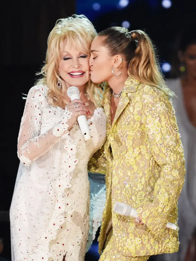 Dolly Parton - Miley Cyrus
