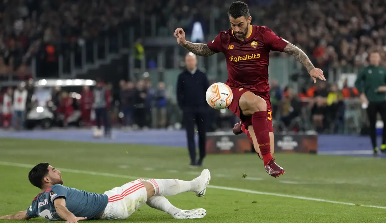 AS Roma yang kalah 0-1 dari Feyenoord pada leg pertama, harus melalui babak extra time untuk memastikan diri lolos ke semifinal. (AP Photo/Alessandra Tarantino)