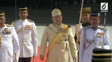 Sultan Muhammad V dari Kelantan mengundurkan diri sebagai Raja Malaysia ke-15. Hal ini disampaikan Istana Kerajaan hari Minggu (6/1).