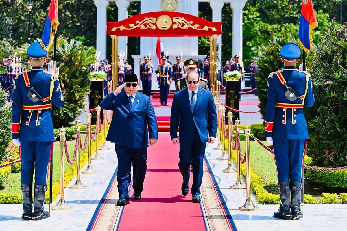 Presiden Republik Indonesia Prabowo Subianto disambut secara resmi oleh Presiden Republik Arab Mesir, Abdel Fattah El-Sisi, di Istana Al Ittihadiya, Kairo, Sabtu, 12 April 2025 (Istimewa)