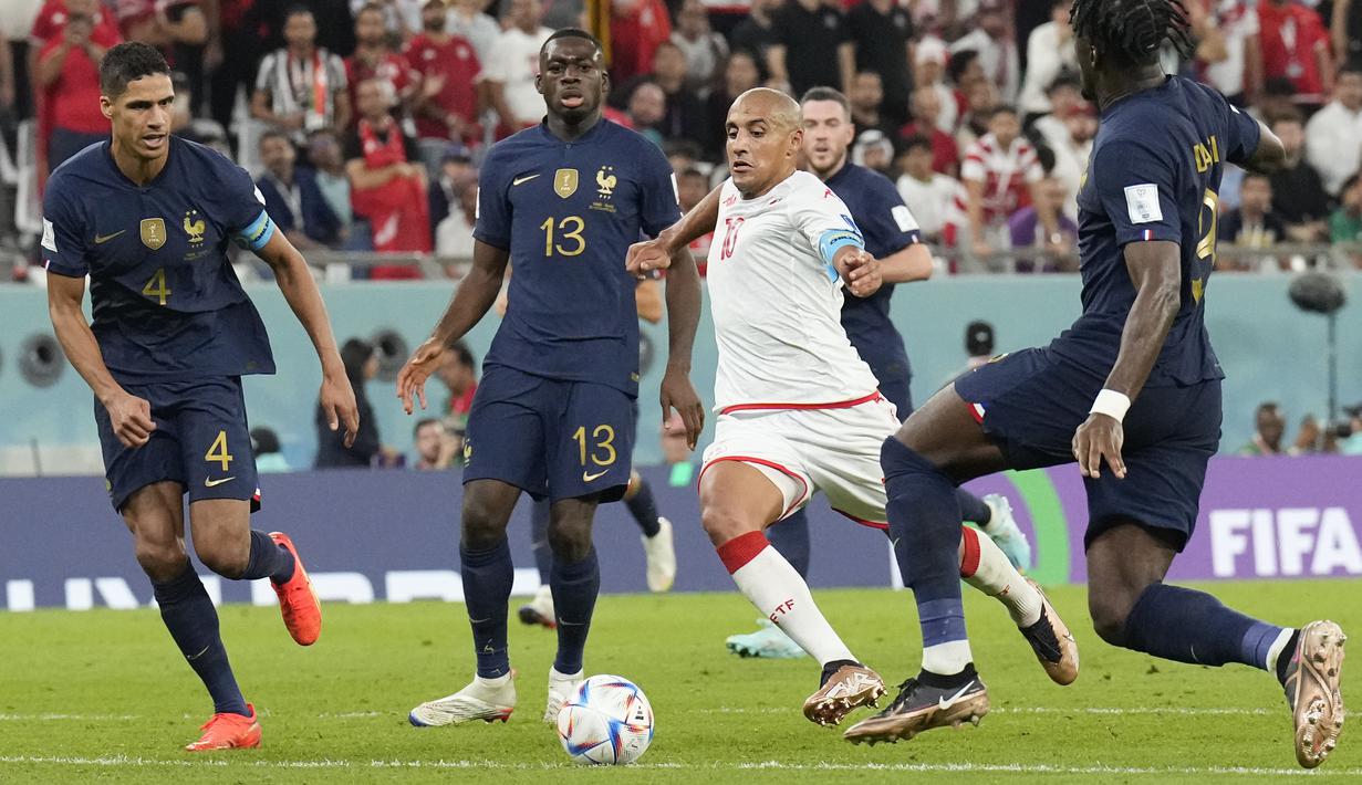 <p>Pemain Tunisia,&nbsp;Wahbi Khazri mencetak gol pertama timnya ke gawang Prancis saat matchday ketiga Grup D Piala Dunia 2022 yang berlangsung di Education City Stadium, Rabu (30/11/2022). (AP/Martin Meissner)</p>