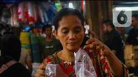 Rata-rata harga cabai merah keriting dijual dipasaran naik 0,94% menjadi Rp 35.320 per kg. (Liputan6.com/Angga Yuniar)